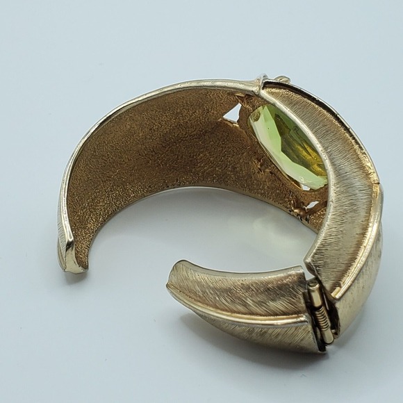 Avon Cuff Bracelet Green Plastic Stone Brushed Gold Tone Fashion Jewelry - Picture 4 of 10